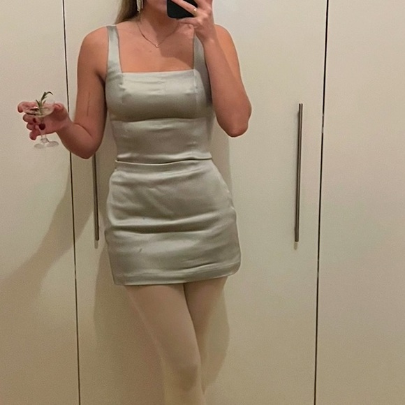 Abercrombie satin mini skort and square neck top - Picture 2 of 3